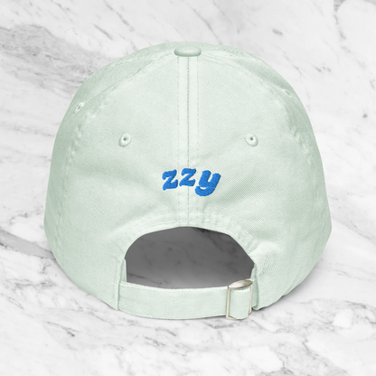 Gorra tono pastel.